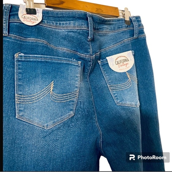 California Vintage Premium Bootcut Flared Medium Wash Jeans. - Picture 3 of 10